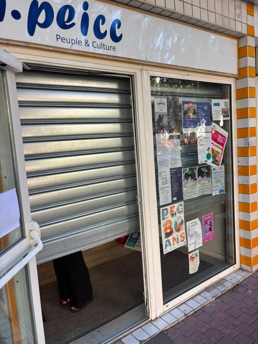 Déblocage de rideau métallique bloqué à Paris 7