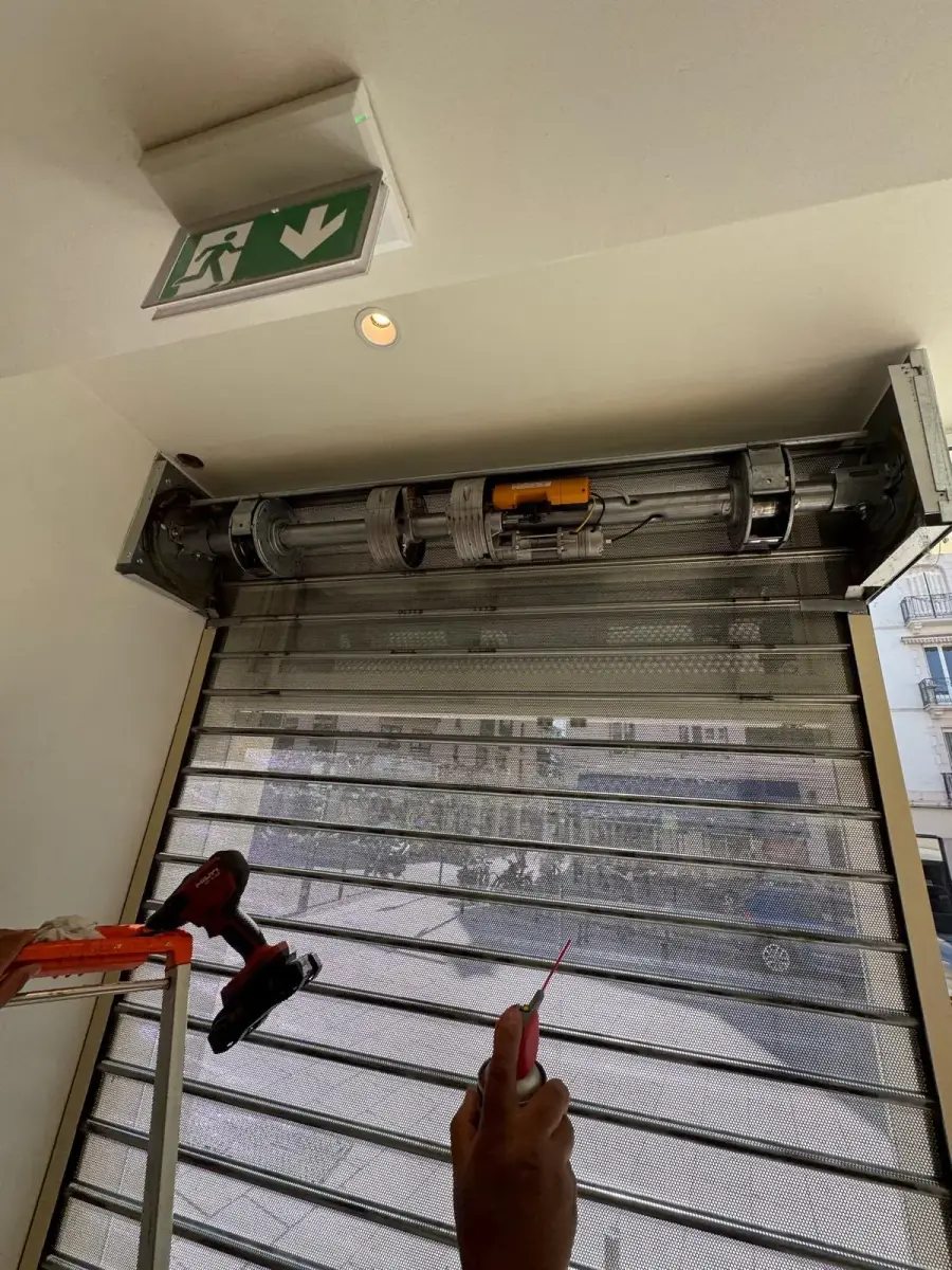 Entretien et maintenance de rideau métallique à Paris 7 Entretien et maintenance de rideau métallique à Paris 7